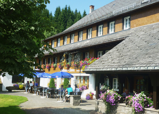 http://www.loewen-titisee.de/images/pics/terrasse-hotel-restaurant-loewen-schwarzwald.jpg